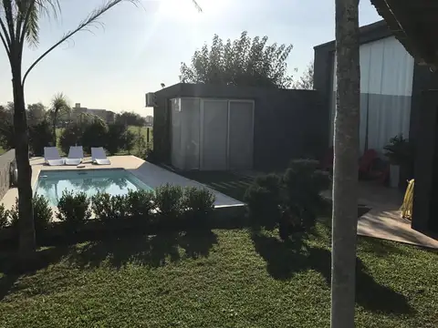 Casa en venta sobre lote en esquina en Ayres Plaza- Kilometro 47- Pilar