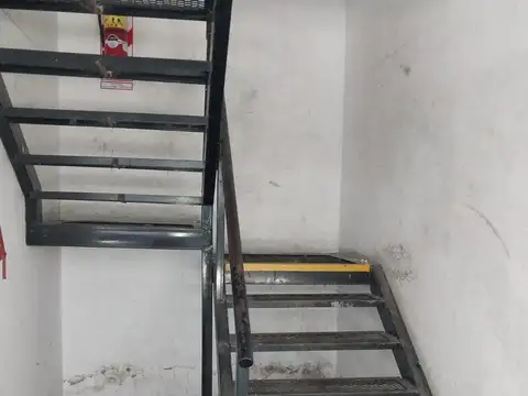 Galpon en Venta 61  mts Fondo