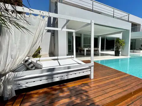 Avda de los Lagos 100