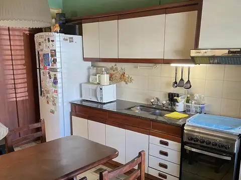 Casa en Venta en Floresta con jardin y cochera lote propio