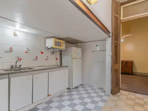 Adolfo Alsina 1300, Piso 1