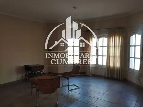 Casa en Alquiler con 2 cocheras