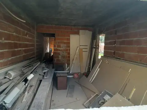 Casa en venta 5 Ambientes, a teminar en Moreno