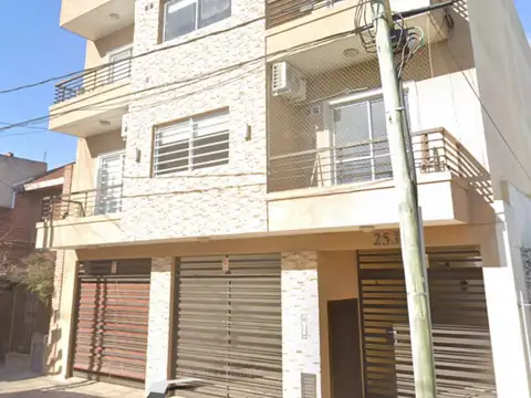 EXCELENTE DEPARTAMENTO 2 AMBIENTES CON COCHERA MUY AMPLIO Y LUMINOSO EN VILLA LUZURIAGA