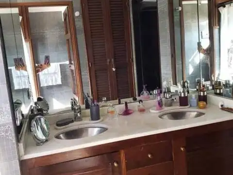 Casa 4 ambientes con 4 baños