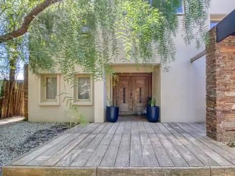 Casa 5 ambientes con 4 baños