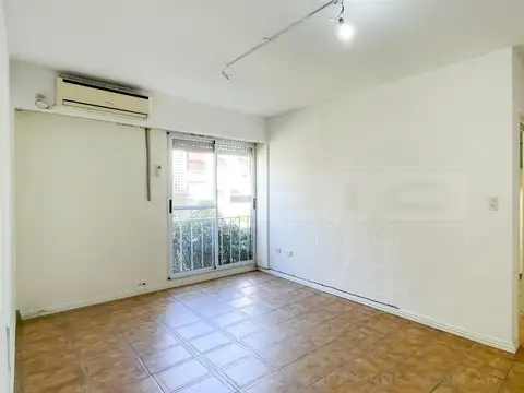 Av Fondo de la Legua  al 2400 ente Edison y Dorrego