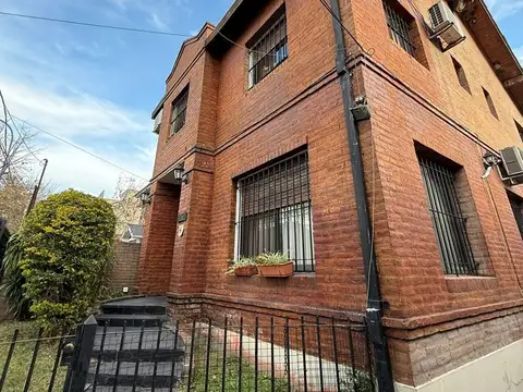 Casa en Venta con 5 cocheras
