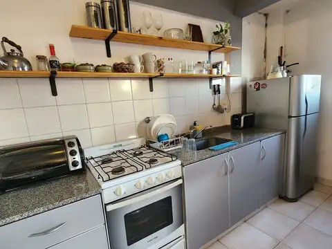 Departamento monoambiente con cochera descubierta