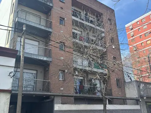 Departamento monoambiente con cochera descubierta