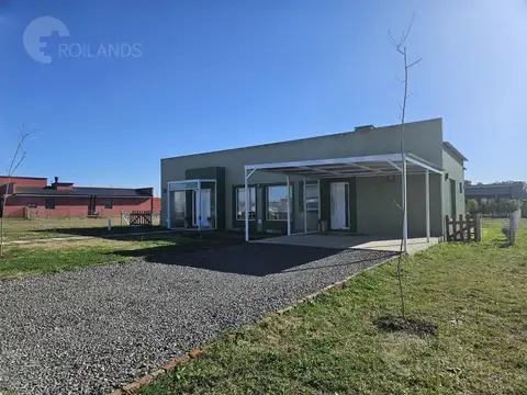 Casa 3 ambientes con jardin en venta - Barrio Los Juncos Lujan