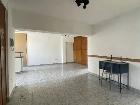 Depto Tipo Casa en Alquiler en Moron, $ 750.000