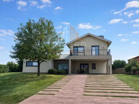 Alquiler - Casa 5 Habitaciones - Cruz del sur 100
