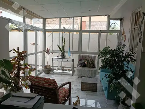 Venta casa 4 dormitorios - Area centro sur - Perito Moreno 800