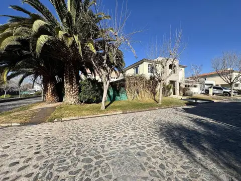 Casa en Alquiler de 4 dormitorios