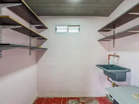 Casa con local y depósito en terreno de 400 m² — a 50 m de Av. Soberanía Nacional
