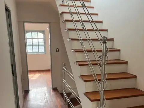 Depto Tipo Casa en Alquiler con 2 cocheras