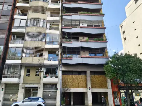PISO EN VENTA FRENTE AL PARQUE CENTENARIO - 5 AMB Y COCHERA - SUP. 162 m2