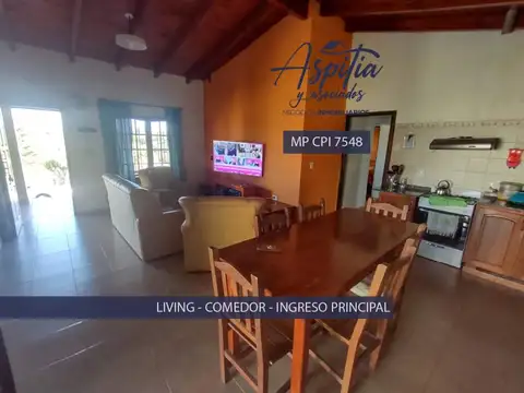 Casa en Venta con 2 cocheras