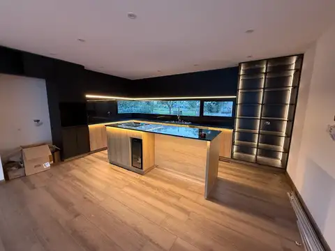 Casa 7 ambientes con 4 baños