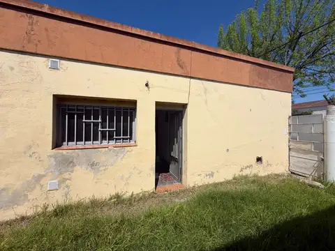 Casa 6 ambientes con 2 baños