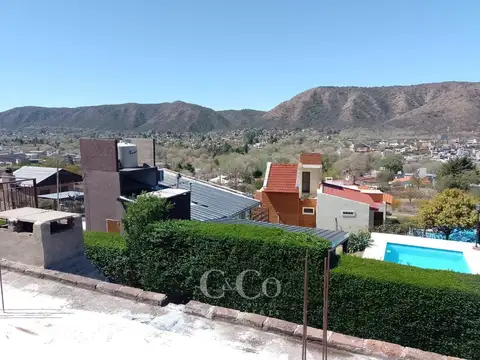 Casa 8 ambientes con 4 baños