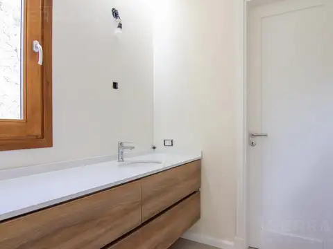 Venta casa 4 ambientes en el barrio Santa Clara, Manzanares