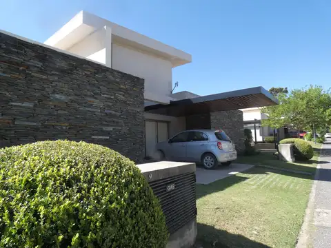 Ofrecemos duplex en alquiler en barrio Villa Pehuen