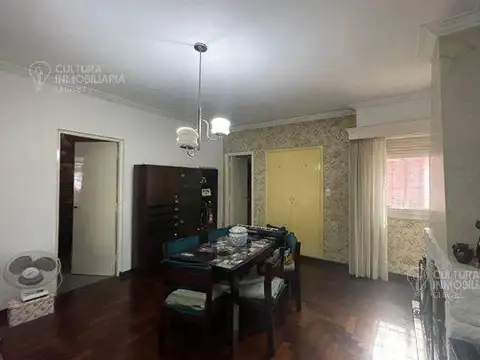 Casa en Venta con 3 cocheras