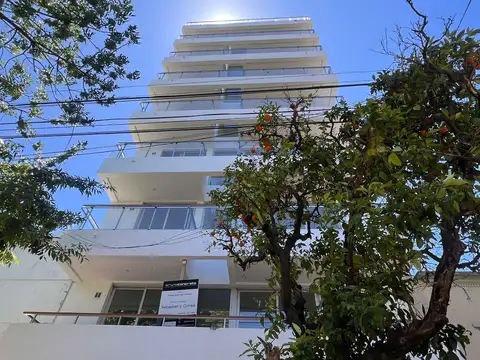 Monoambiente con COCHERA  - Venta Calle 8 e/ 38 y 39  La Plata