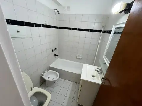 Depto. 2 ambientes en alquiler con patio