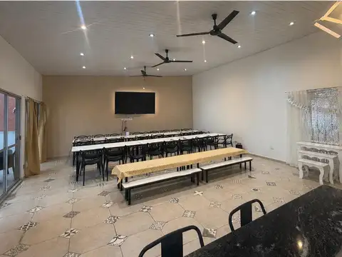 Venta casa con jardín, pileta y quincho en barrio Lomas de Alicia