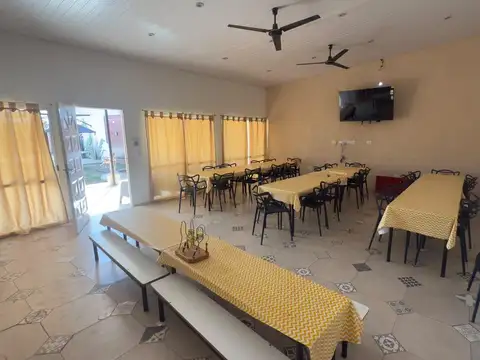 Venta casa con jardín, pileta y quincho en barrio Lomas de Alicia