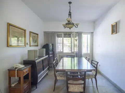 Casa 7 ambientes con 1 baño