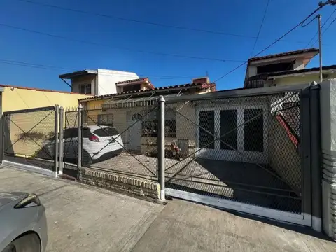 Venta Casa Jardín Parque Parrilla Banfield Permuta
