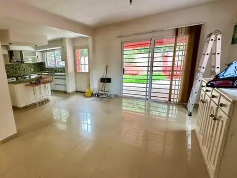 CASA 5 AMB VENTA LUIS GUILLON COCHERA Y PATIO