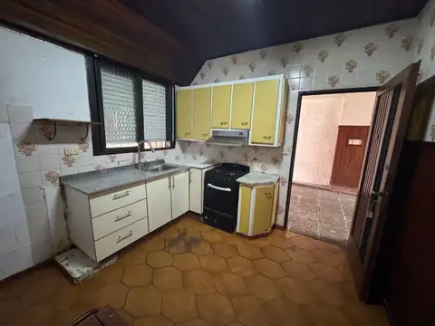 VENTA-CASA+LOCAL 4 AMBIENTES-EL TALAR-LOTE AMPLIO