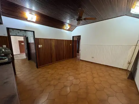 Casa en Venta con 4 cocheras