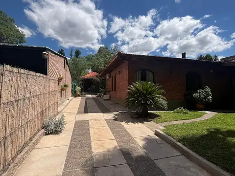 Casa en Venta con 4 cocheras