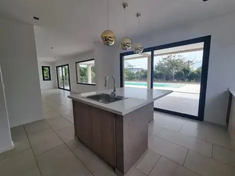 Casa en Alquiler en Haras Santa Maria, $ 2.200