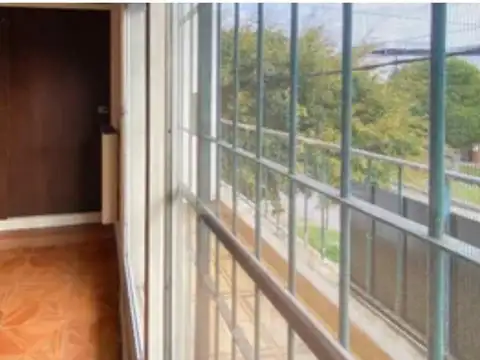 San Luis 1400, Piso 1