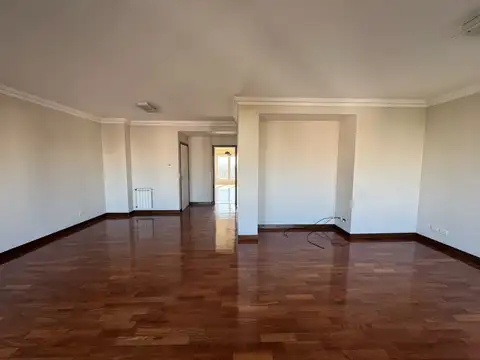 Departamento cuatro ambientes con cochera en alquiler - Quilmes centro