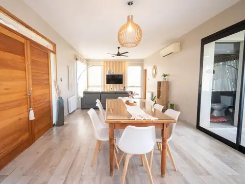 Casa 5 ambientes con 2 baños