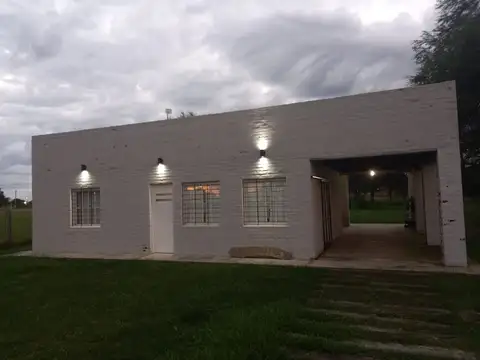 Casa 2 ambientes con 2 baños