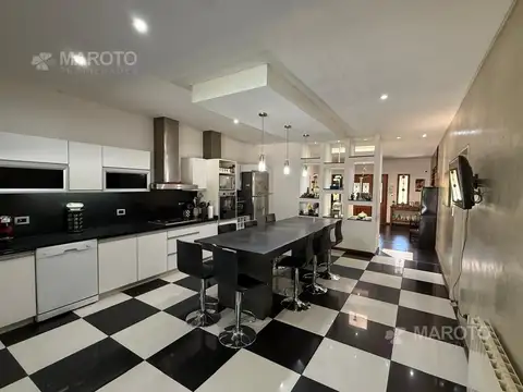 Casa 6 ambientes con 3 baños