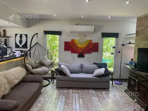 Casa en Venta con 2 cocheras