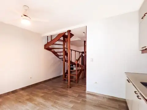 Venta duplex 3 Amb.cochera y patio Villa Ballester.