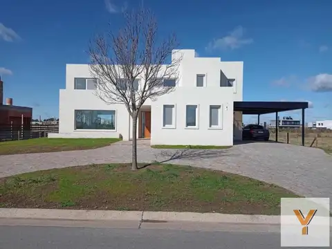Casa en venta - 4 Dormitorios 4 Baños - Escobar