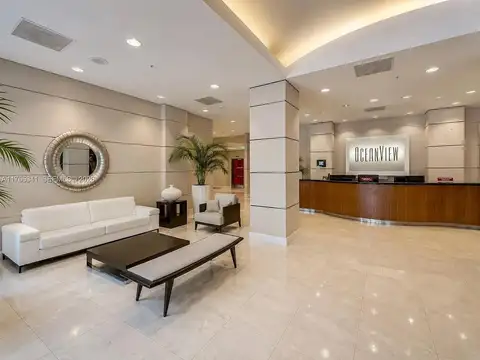 19390 Collins Ave Apt