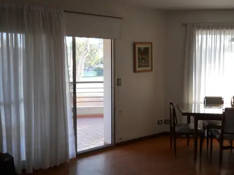 Departamento 6 ambientes con 2 baños